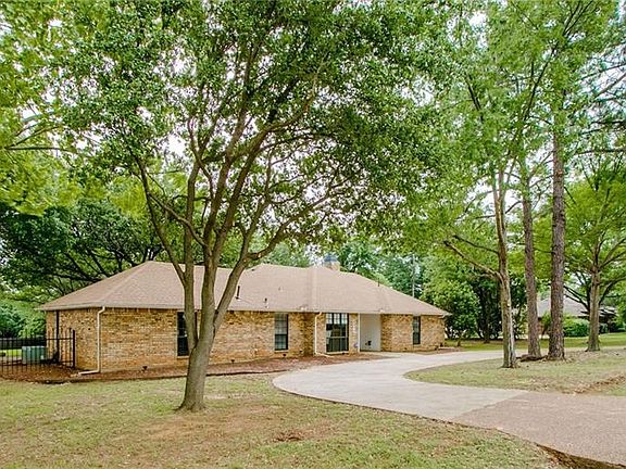 2nd image of 2411 Emerald Cir