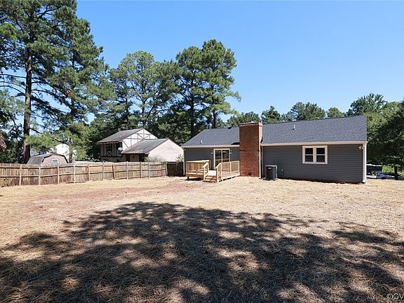 5th image of 403 Brookedge Dr