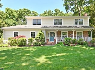 109 Barrett Ln, Wyckoff, NJ 07481