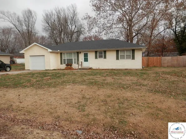 2813 Meadow Wood Dr, Sedalia, MO 65301