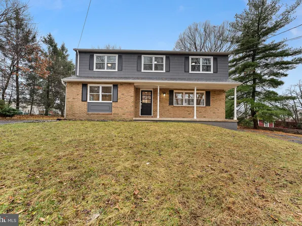 18 Maple Ln, Delran, NJ 08075