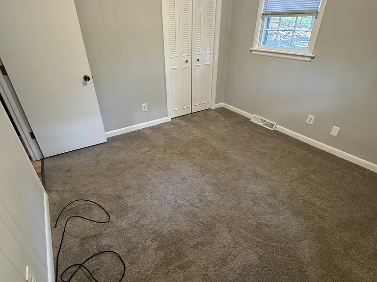 102 Parkview Dr — Photo 5