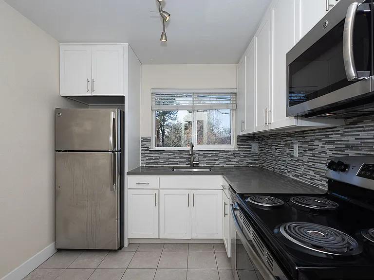 2421 S Gaylord St — Photo 7