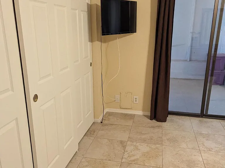 2081 Wallapai Dr — Photo 8