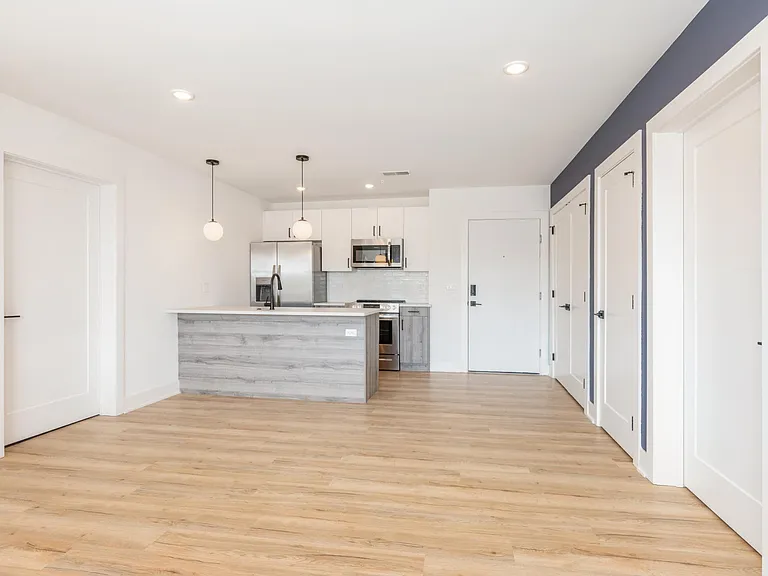 629 W Girard Ave — Photo 20