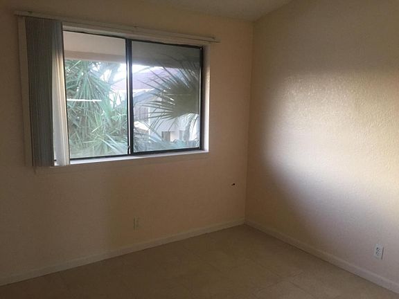 5th image of 300 Nottingham Cir APT J