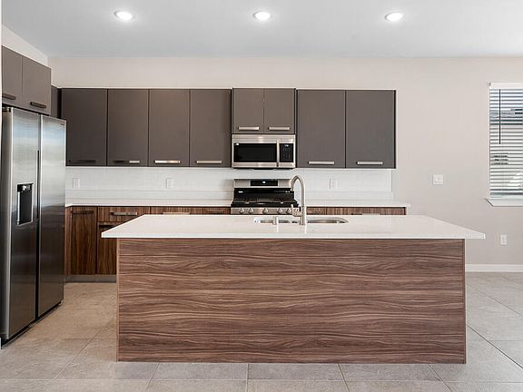 2nd image of 526 Spanish Oak Dr