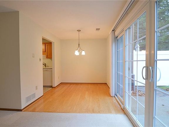4th image of 3 Monmouth Dr