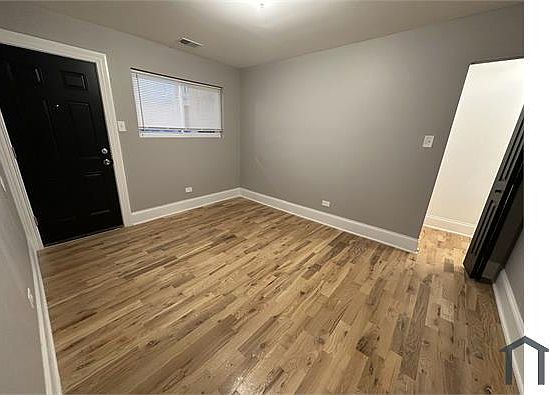 4th image of 8215 S Ellis Ave #1