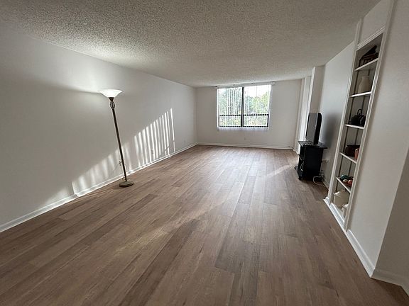 4th image of 2614 Cove Cay Dr Unit 202
