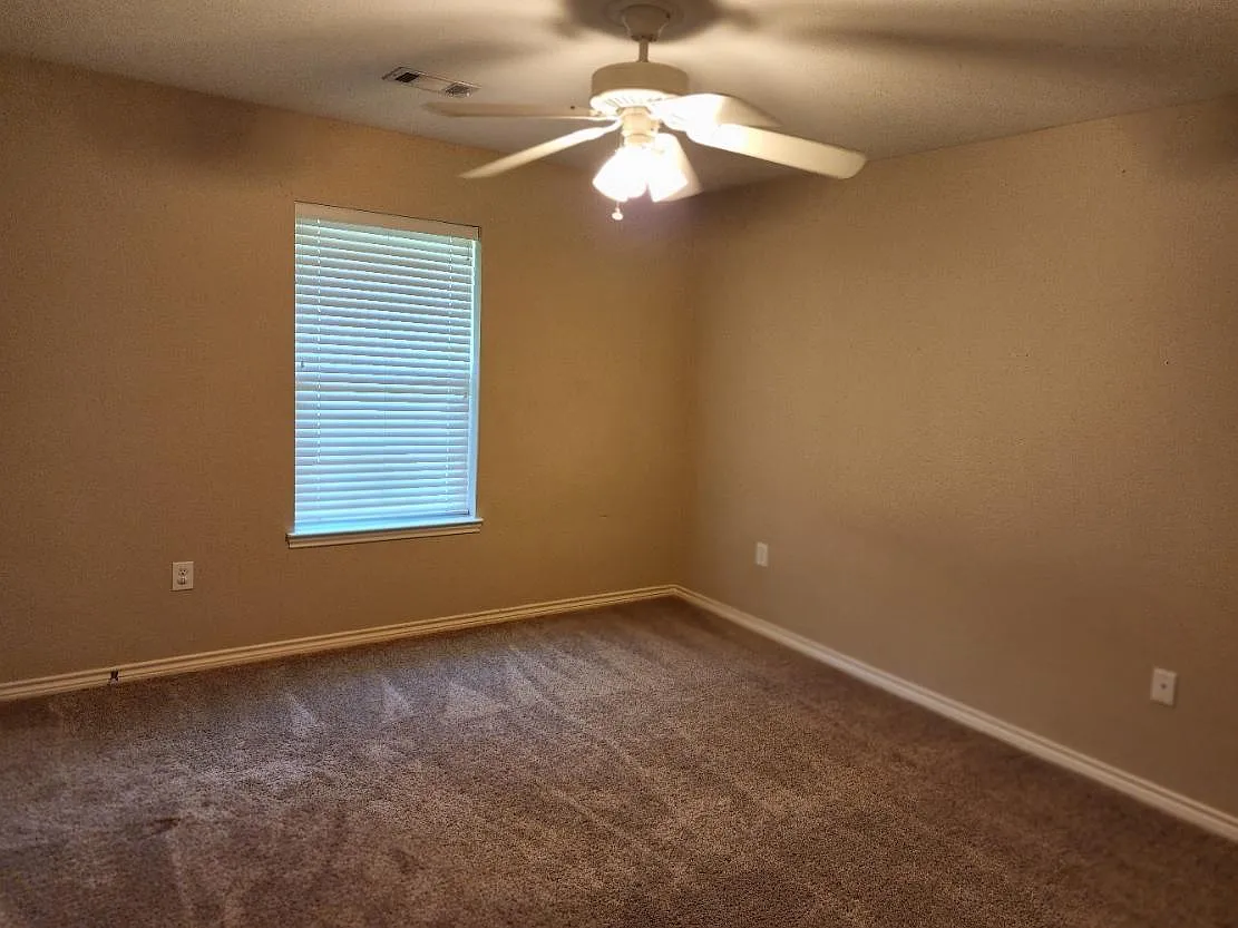 2 bed, 1074 sqft, $1,300 — Photo 3