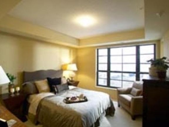 5th image of 820 Emerald St APT 416