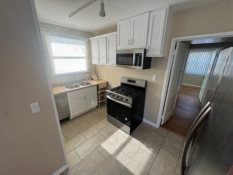 7333 Camellia Ave — Photo 7