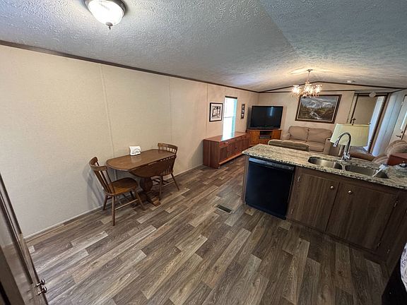 5th image of 16398 Melissa Dr