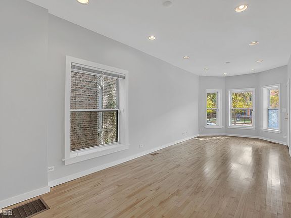 3rd image of 1718 W Morse Ave