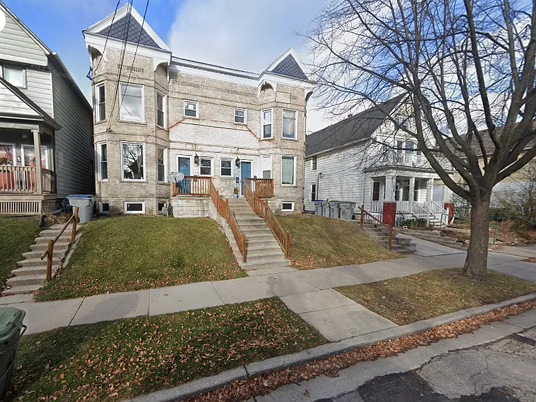 1024 E Pearson St — Photo 1