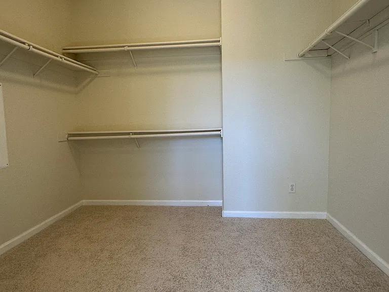 322 S Central Pkwy — Photo 21