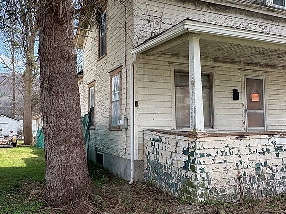 3rd image of 135 River St