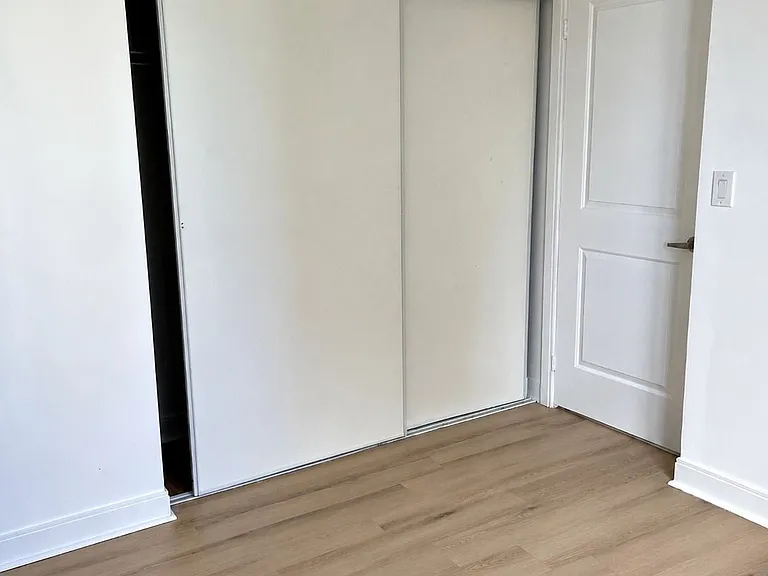 330 Burnhamthorpe Rd S #708 — Photo 10