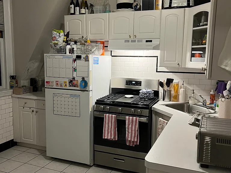 9 Fairfield St #8 — Photo 3