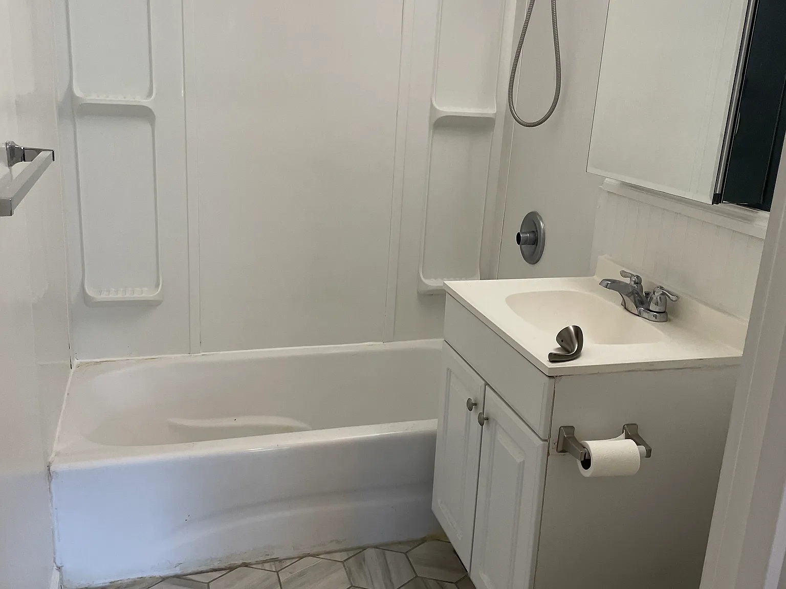 2 bed, 750 sqft, $2,150 — Photo 4
