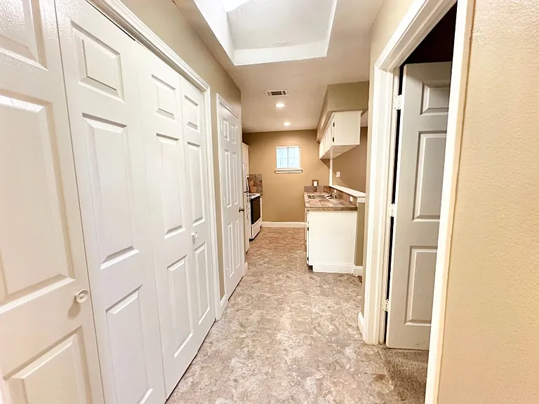 2308 W Hickory St — Photo 8