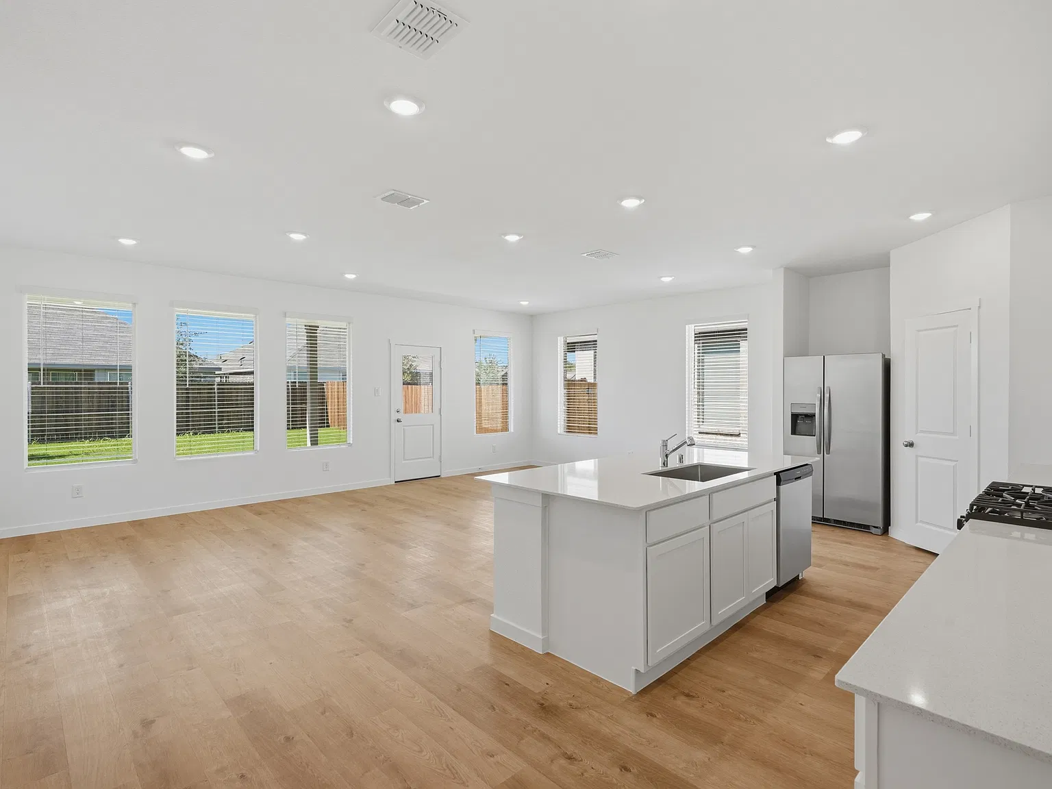 3 bed, 1801 sqft, $2,395 — Photo 2