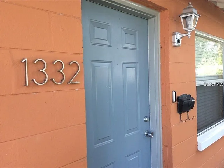 1332 N Fern Creek Ave — Photo 3
