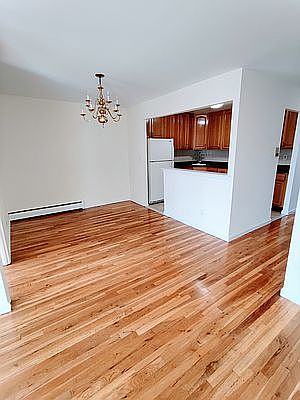 5th image of 2338 37th St #3F