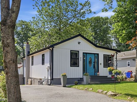 3rd image of 21 Bucknell Way