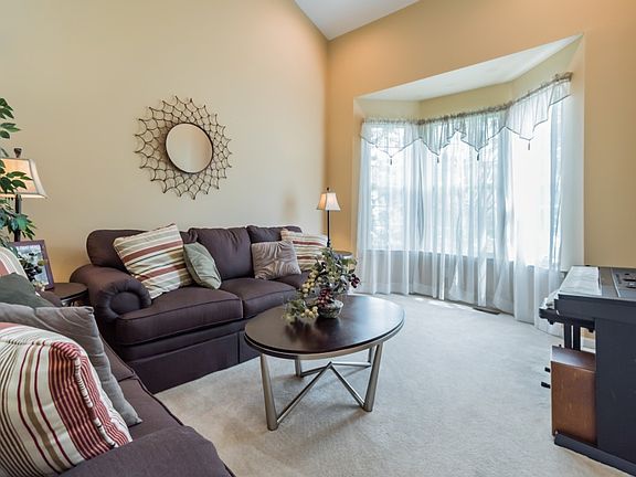 4th image of 411 Garden View Dr