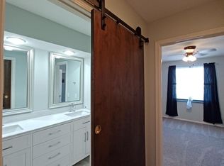 816 Lakeview Dr, Grandview, MO 64030