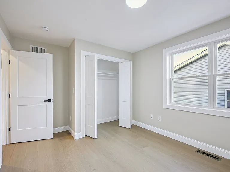 110 Stowe St — Photo 12