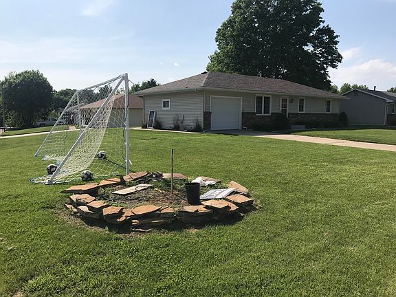 3rd image of 1221 S Westport Dr