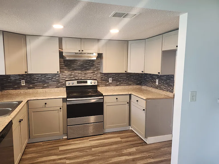 8040 Deerwood Cir — Photo 5