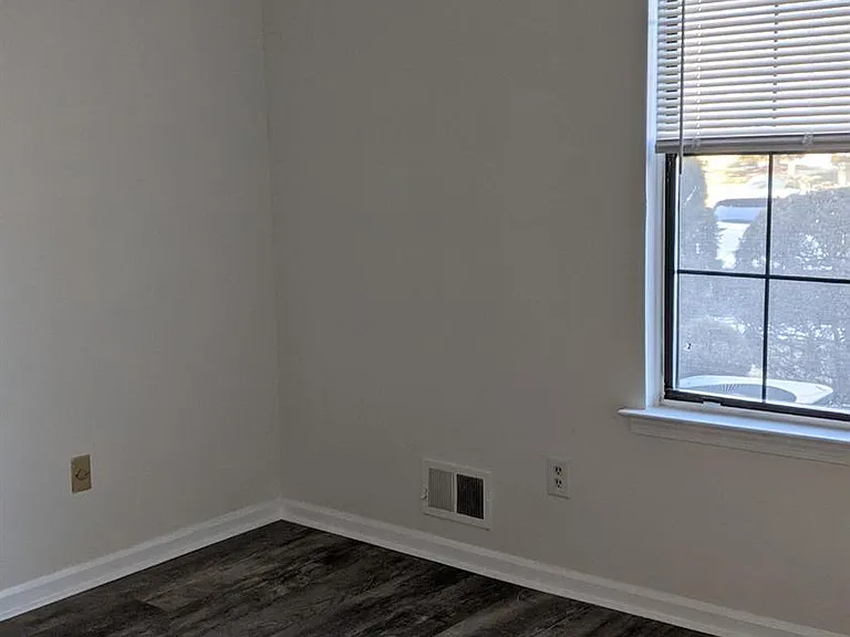 282 Cozzens Ct — Photo 4