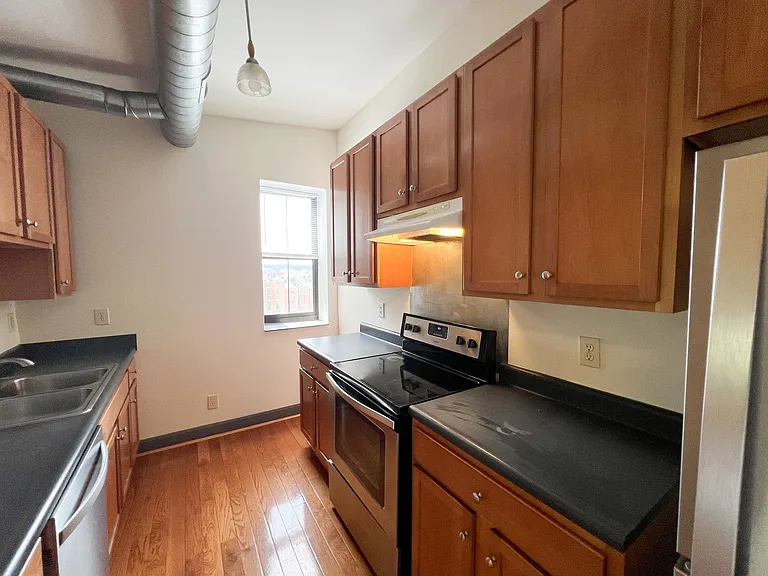 1411 Main St — Photo 7