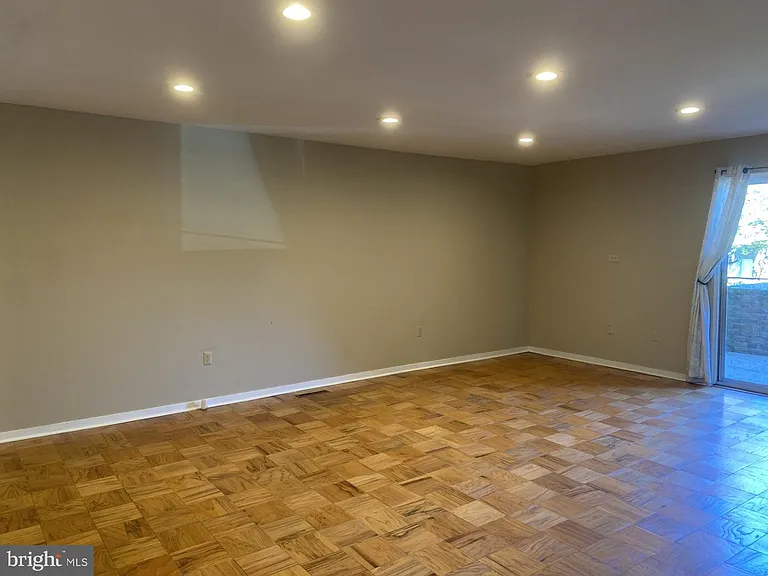 33 Stonehenge Cir #3 — Photo 10