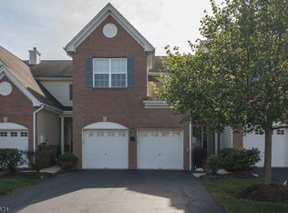32 Surrey Ln, Flemington, NJ 08822