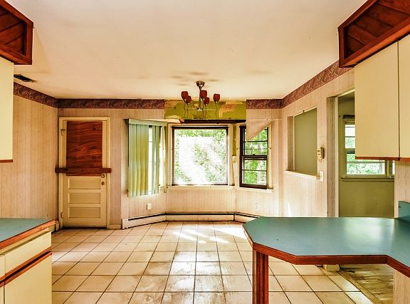 5th image of 72 Pineaire Ave