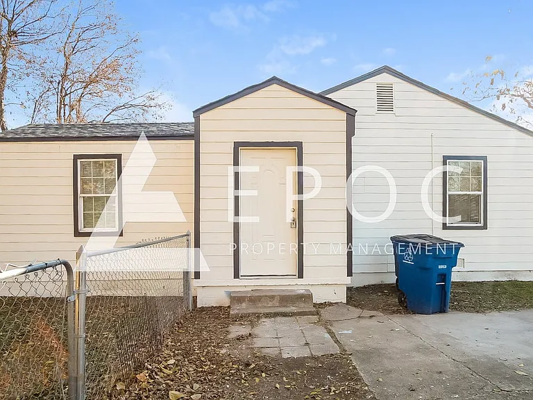 2309 N Xanthus Ave — Photo 2