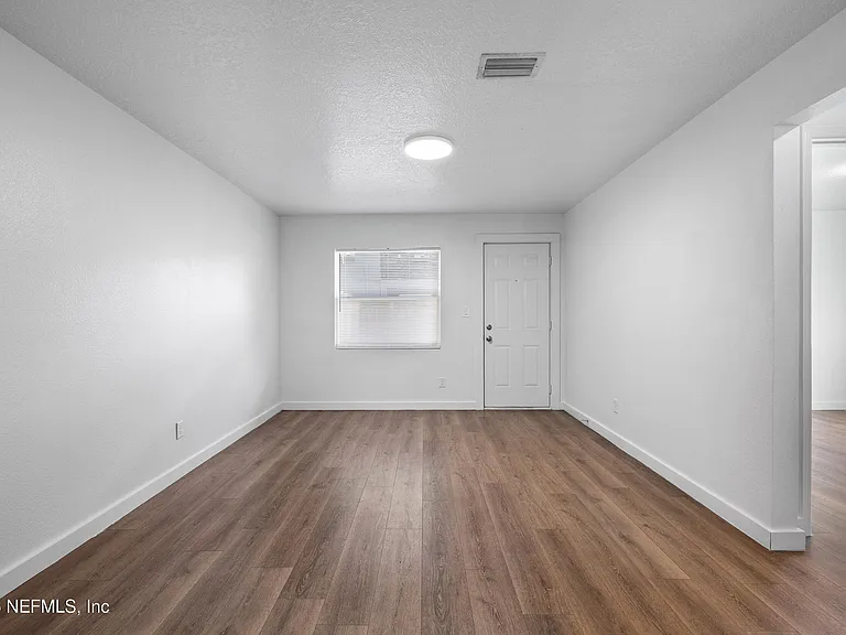 231 E 16th St #1 — Photo 4