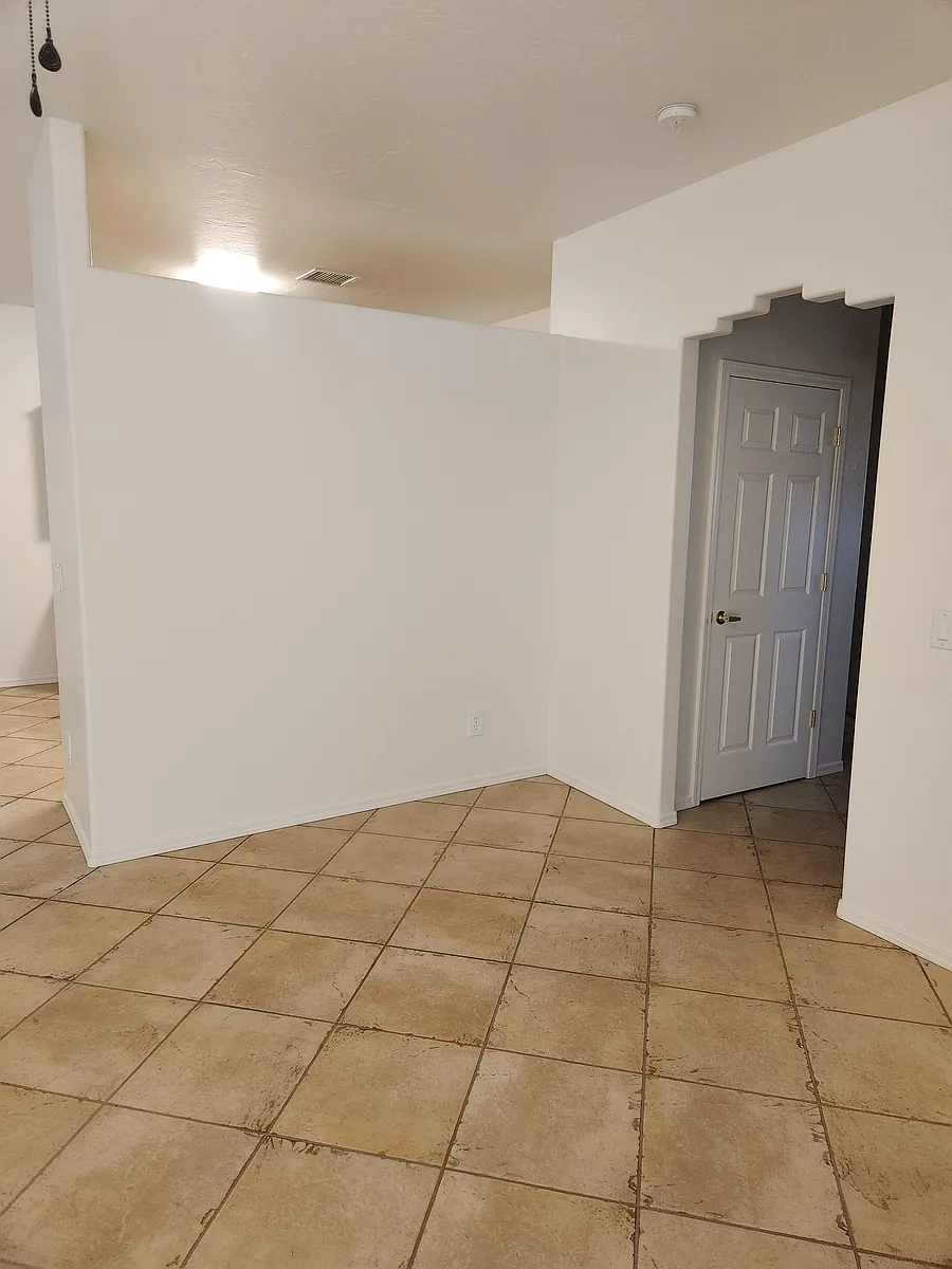 Building Photo - 391 S Meadowood Ln