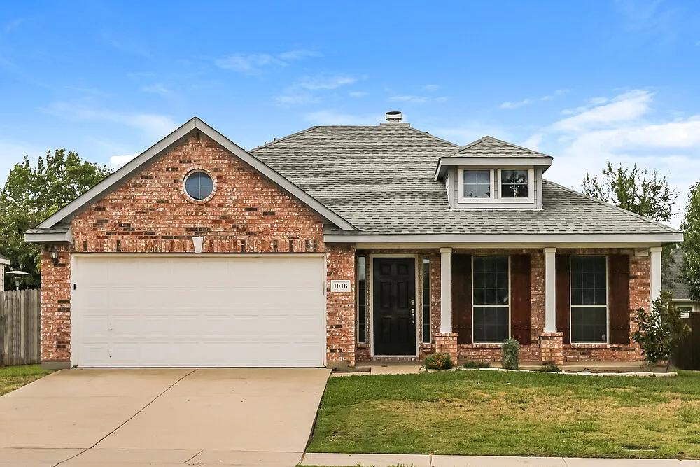 4 bed, 2.0 bath, 1904 sqft, $2,835 — Photo 1