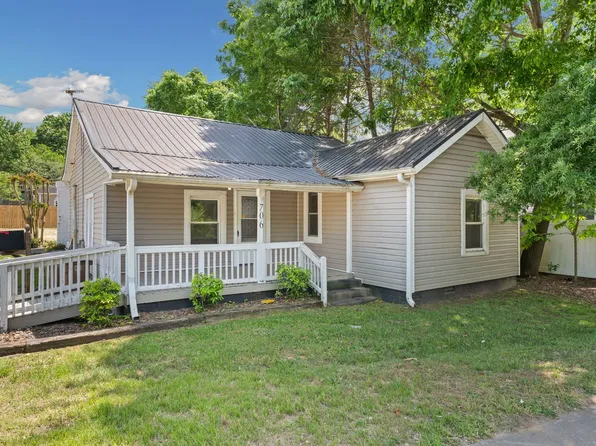 706 N White St, Wake Forest, NC 27587