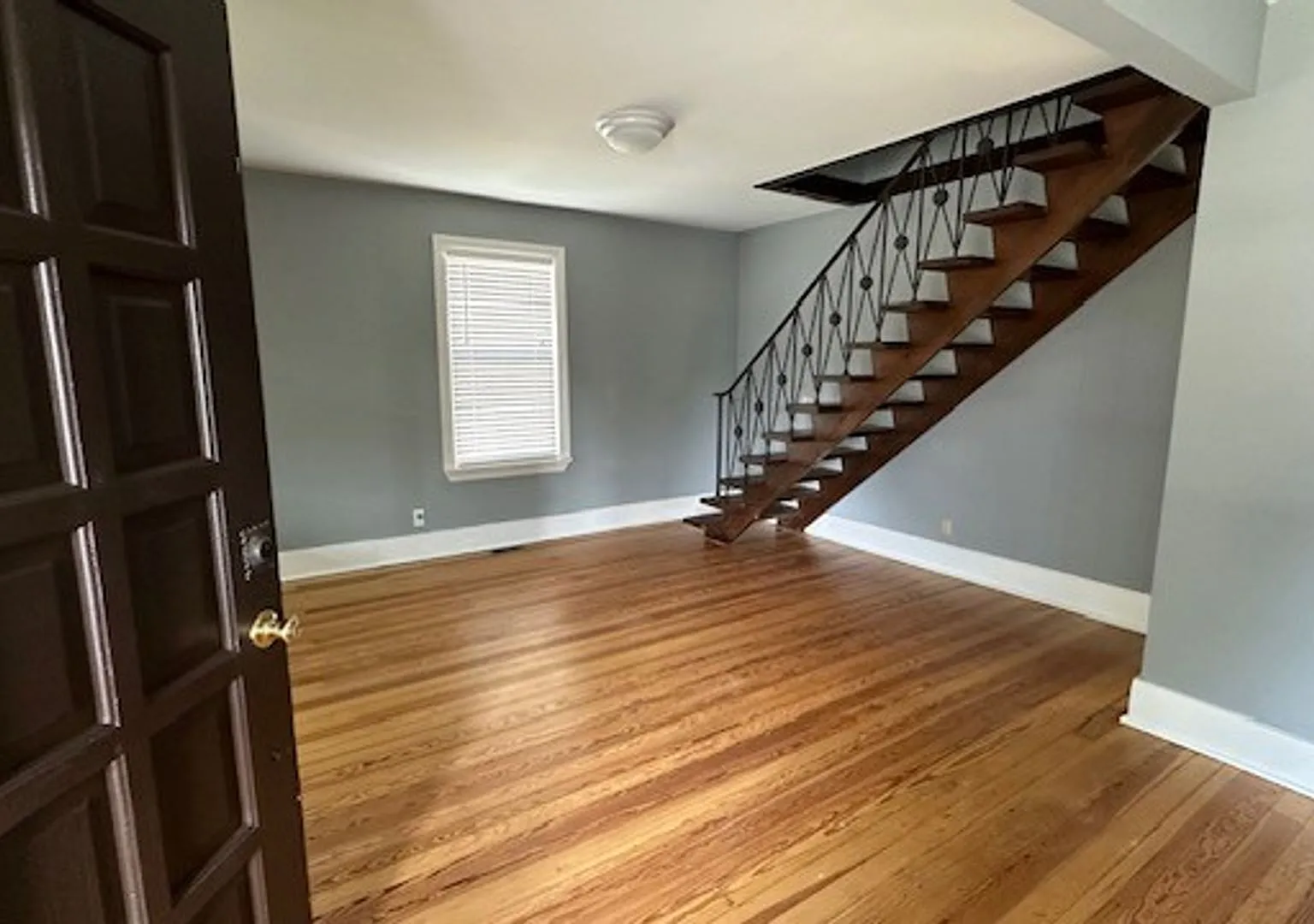 815 Roberts Street — Photo 2