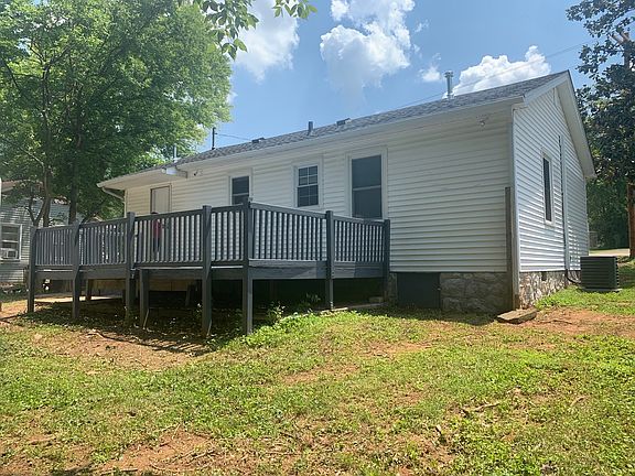 2nd image of 1749 Holly Dr