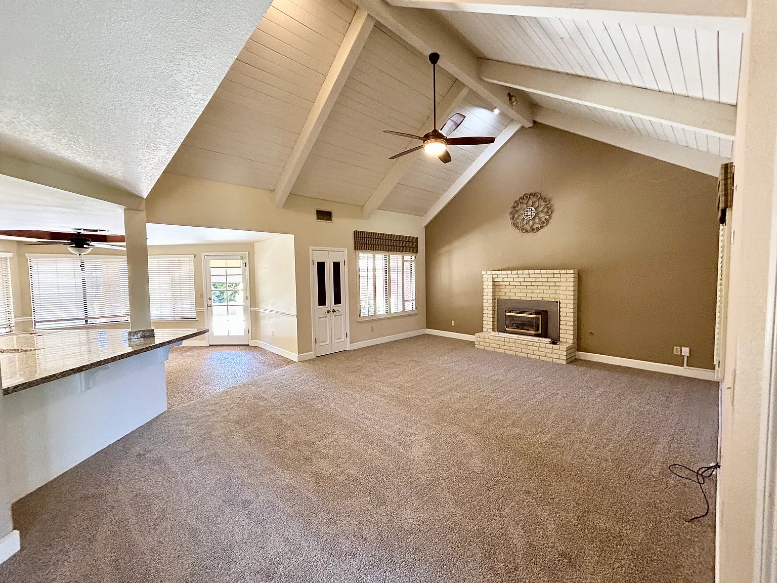 3 bed, 2420 sqft, $2,700 — Photo 3
