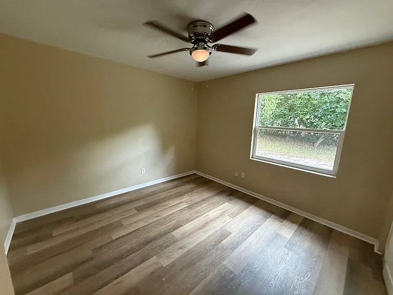3537 NW 49th Ave — Photo 10
