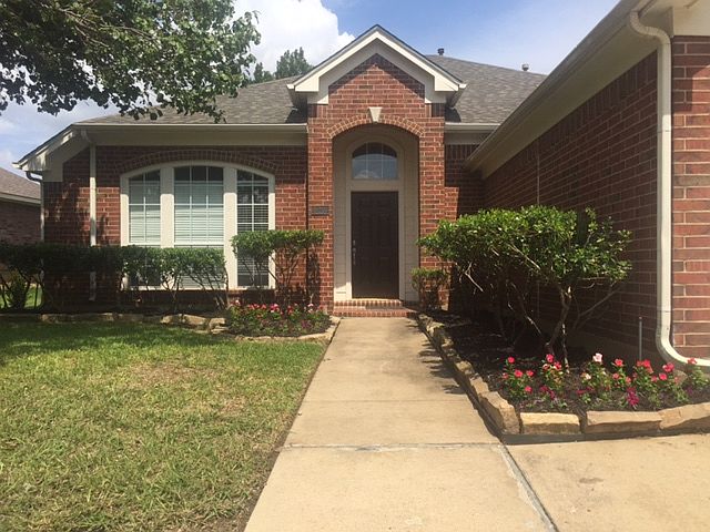 1st image of 2210 Savannah Dr